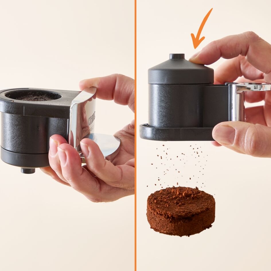 Automatický kávovar Krups Coffee Crush SA401LE0 zelený Vyprázdnenie použitej kávy zo zásobníka kávovaru Krups SA401LE0 Coffee Crush
