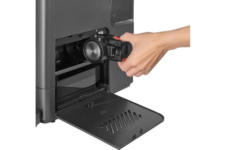 Espresso Sencor SES 6100BK čierne Vyberateľná sparovacia jednotka automatického kávovaru Sencor SES 6100BK umožňuje ľahké čistenie pre zachovanie plnej chuti, intenzívnej arómy a dlhej životnosti prístroja.