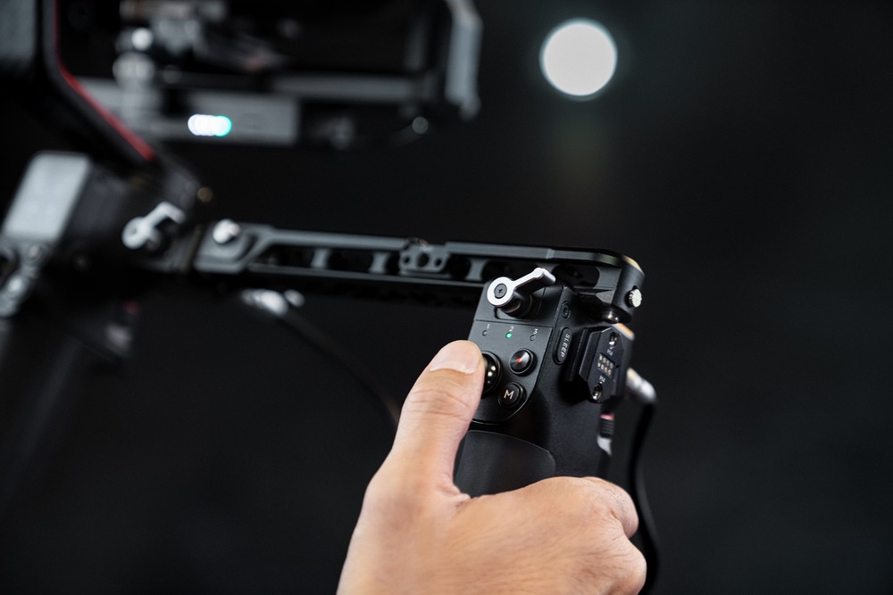Stabilizátor DJI RS 4 Combo čierny Stabilizátor DJI RS 4 Combo čierny