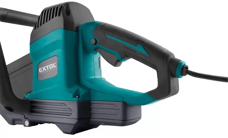 Píla elektrická EXTOL Industrial 8793110 detail ergonomickej rukoväte a tela elektrickej píly Extol Industrial