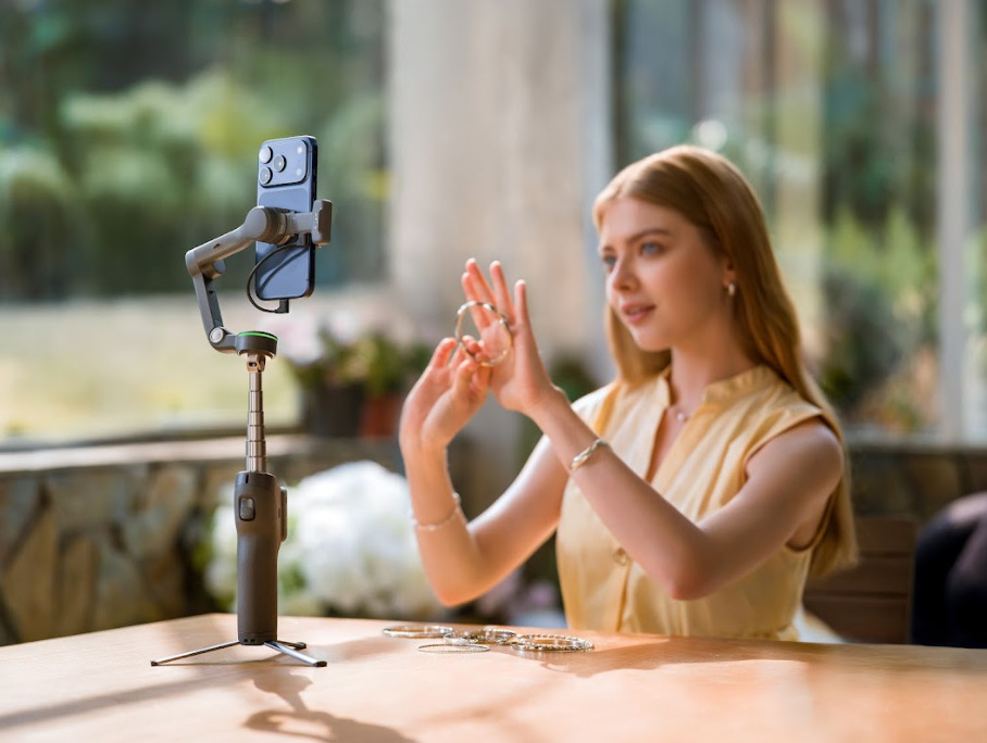 Osmo Mobile 8P má integrovanú teleskopickú tyč