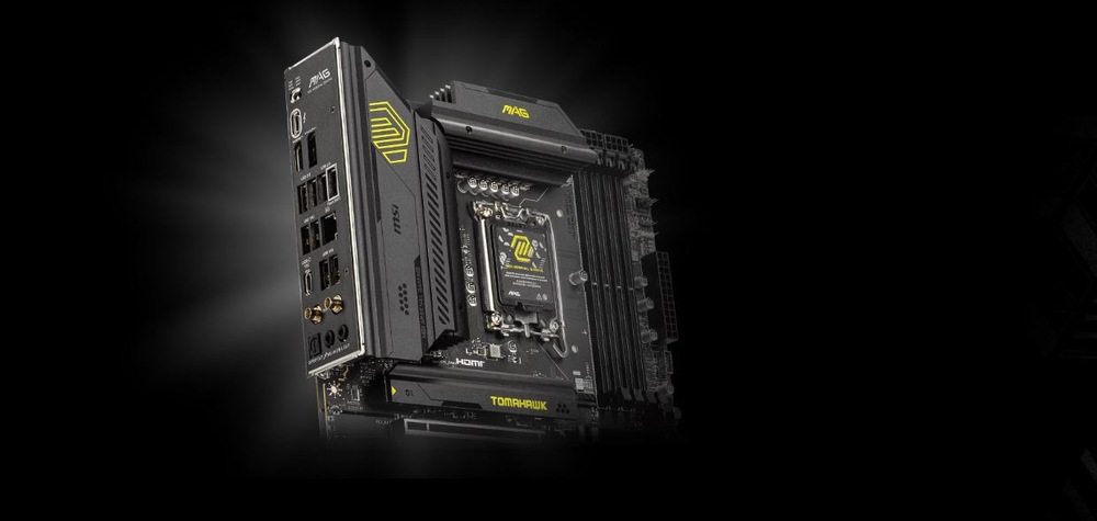 Základná doska MSI MAG B860 TOMAHAWK WIFI Na tmavom pozadí je zobrazená čiernožltá základná doska počítača. Je vybavená niekoľkými portami a komponentmi a vyznačuje sa elegantným dizajnom.