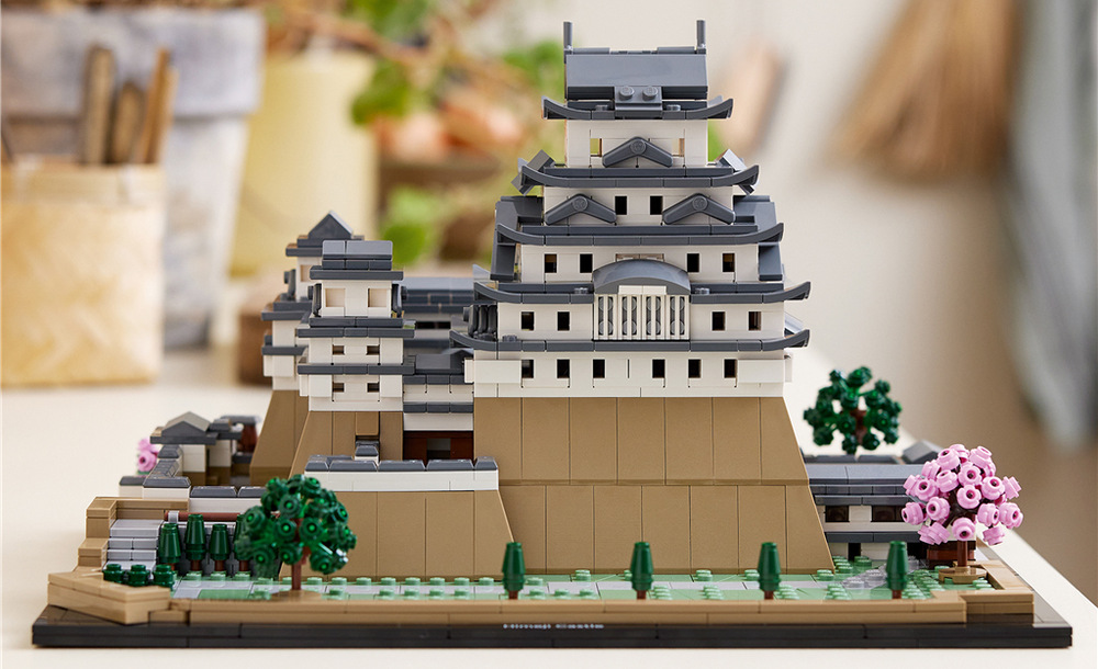 Hrad Himedži prenáša jednu z najznámejších japonských pamiatok do prepracovaného modelu plného architektonických detailov.