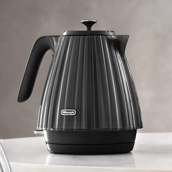 Rýchlovarná kanvica De'Longhi KBD 2001.BK čierna
