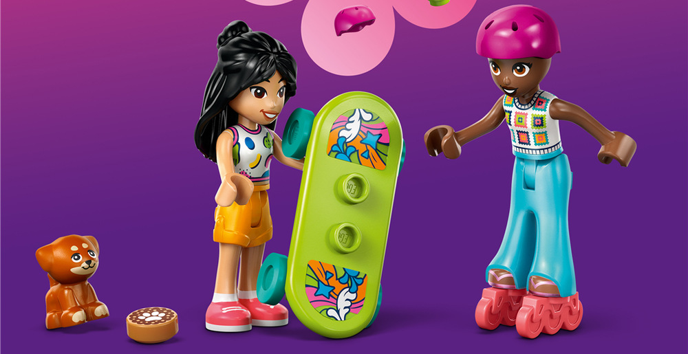 Stavebnica LEGO® Friends 42659 Výlet v aute s kamarátmi Auto s prívesom ponúka priestor pre kajak, pádla, helmy, záchrannú vestu, občerstvenie, stoličky, skateboard aj kolieskové korčule, takže každá výprava môže vyzerať inak.