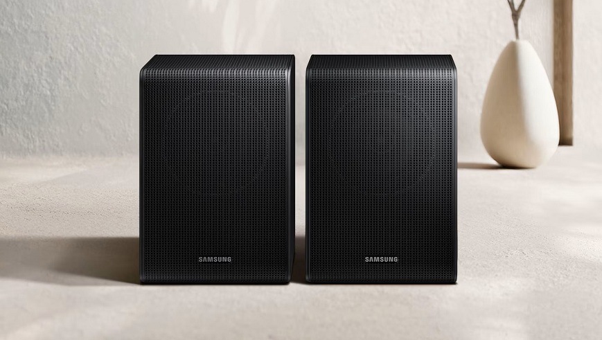 Reproduktory Samsung SWA-9250S na stole