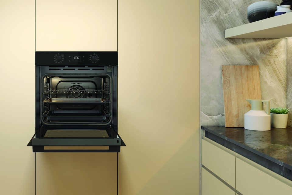 Rúra Whirlpool New Actual OMK58RU0B čierna Teplovzdušná vstavaná rúra Whirlpool OMK58RU0B, čierna