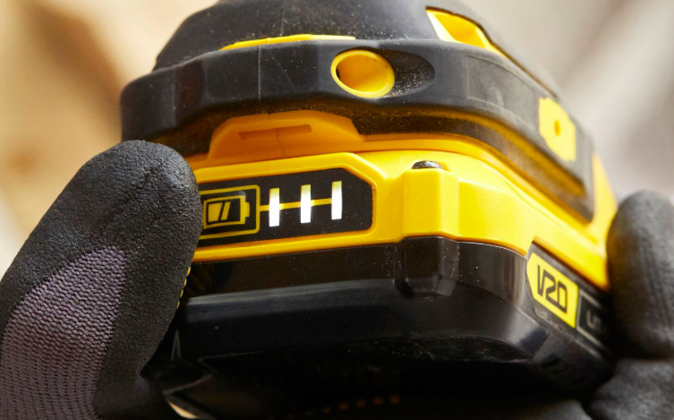 Uťahovák rázový Stanley FatMax SFMCF810D2K-QW (s batériou)