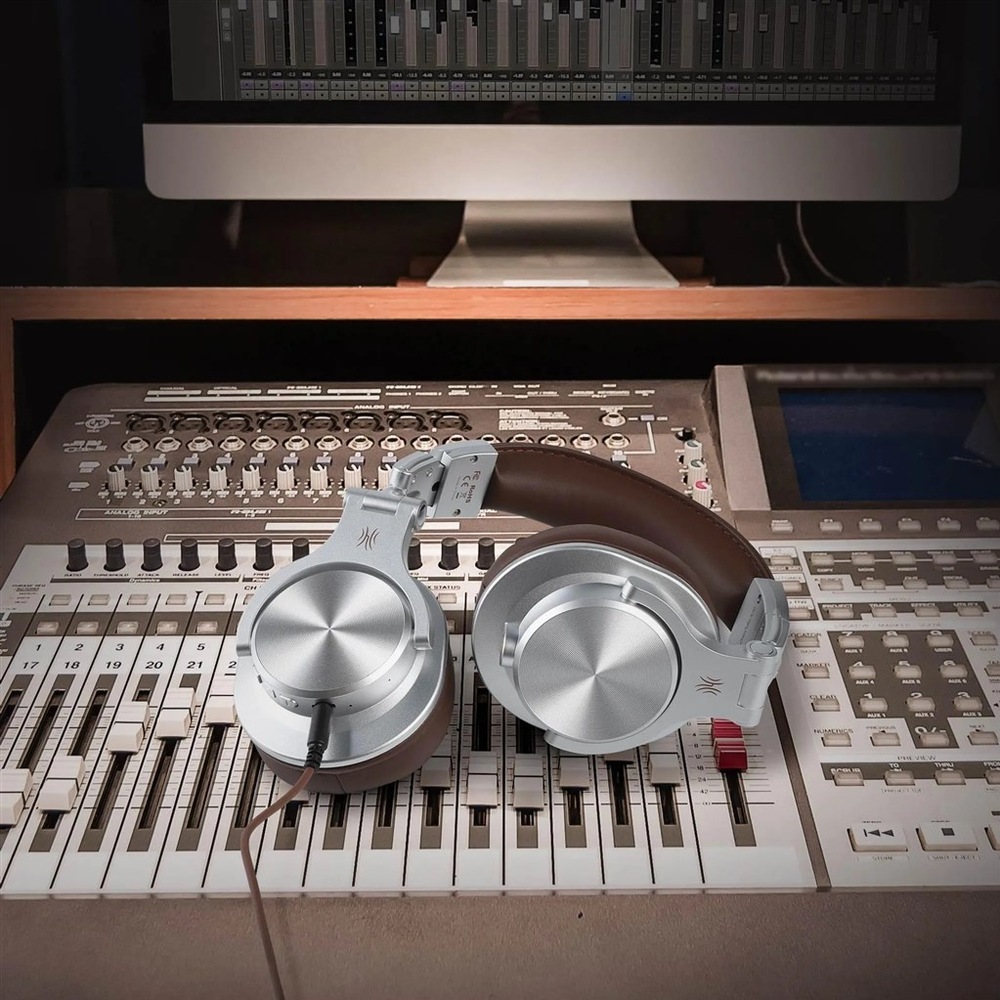 Slúchadlá OneOdio Fusion A70 na mixážnom pulte