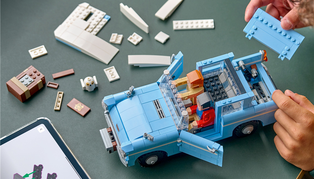 Stavebnica LEGO® Harry Potter™ 76470 Kouzelné létající auto Ford Anglia™ Lietajúci Ford Anglia sa stane výrazným prírastkom do zbierky fanúšikov Harryho Pottera a kúzelníckeho sveta.