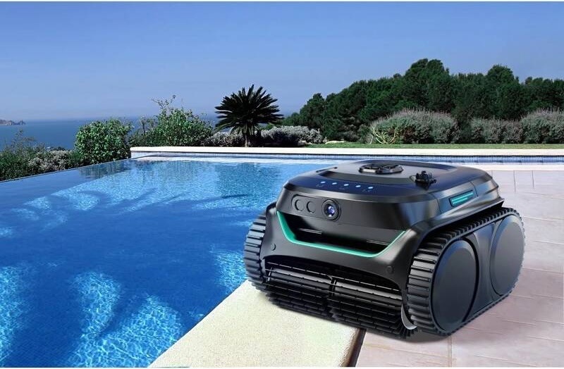Vysávač bazénový Wybot C2 Pro Vision čierny Bezdrôtový robotický vysávač WYBOT C2 Pro Vision pri vonkajšom bazéne
