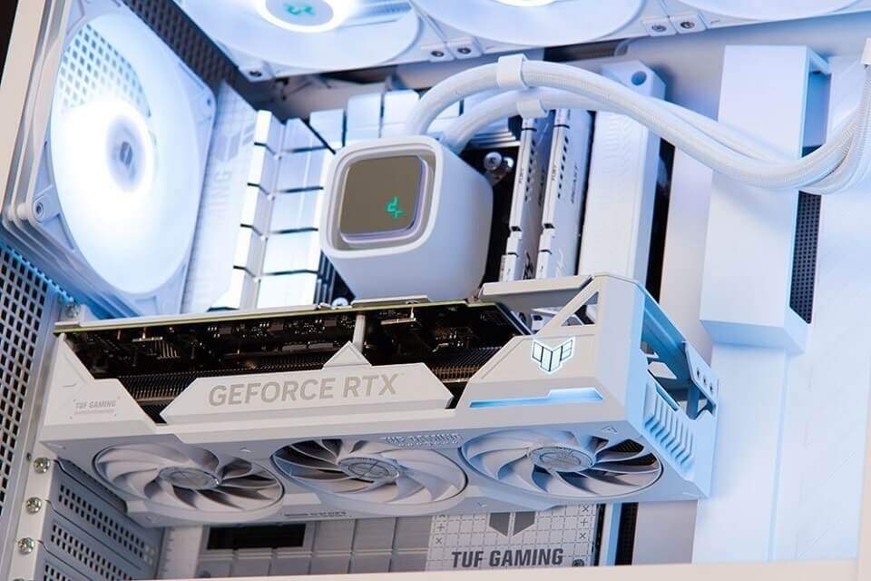 Herný počítač HAL3000 Master Gamer BTF Ti Super biely