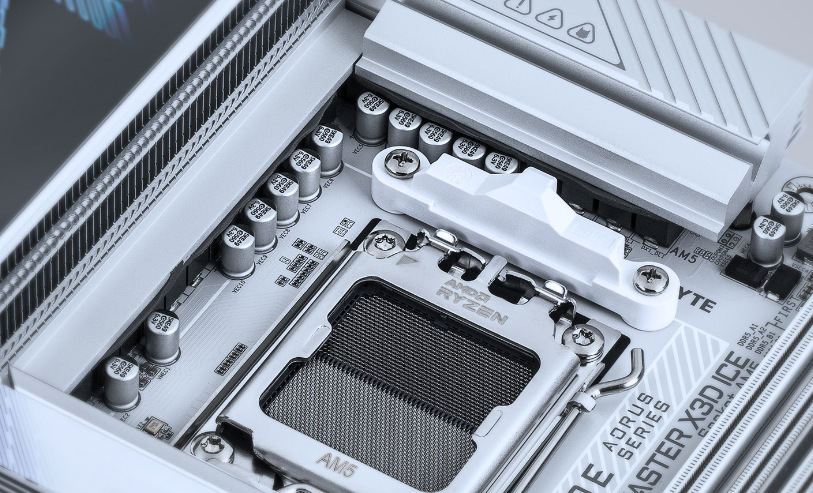 GIGABYTE X870E AORUS MASTER X3D ICE má 18-fázové napájanie pre výkonné procesory