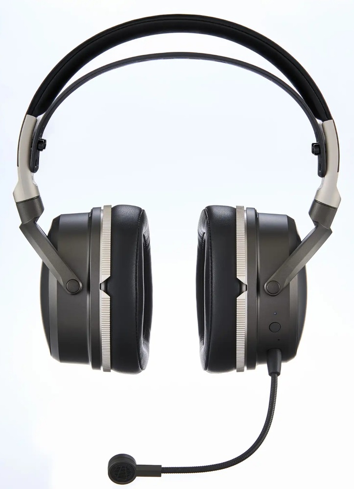 Headset Audeze Maxwell 2 ANC - Xbox čierny Headset Audeze Maxwell 2 ANC v produktovom zábere spredu na svetlom pozadí s pripojeným odnímateľným mikrofónom