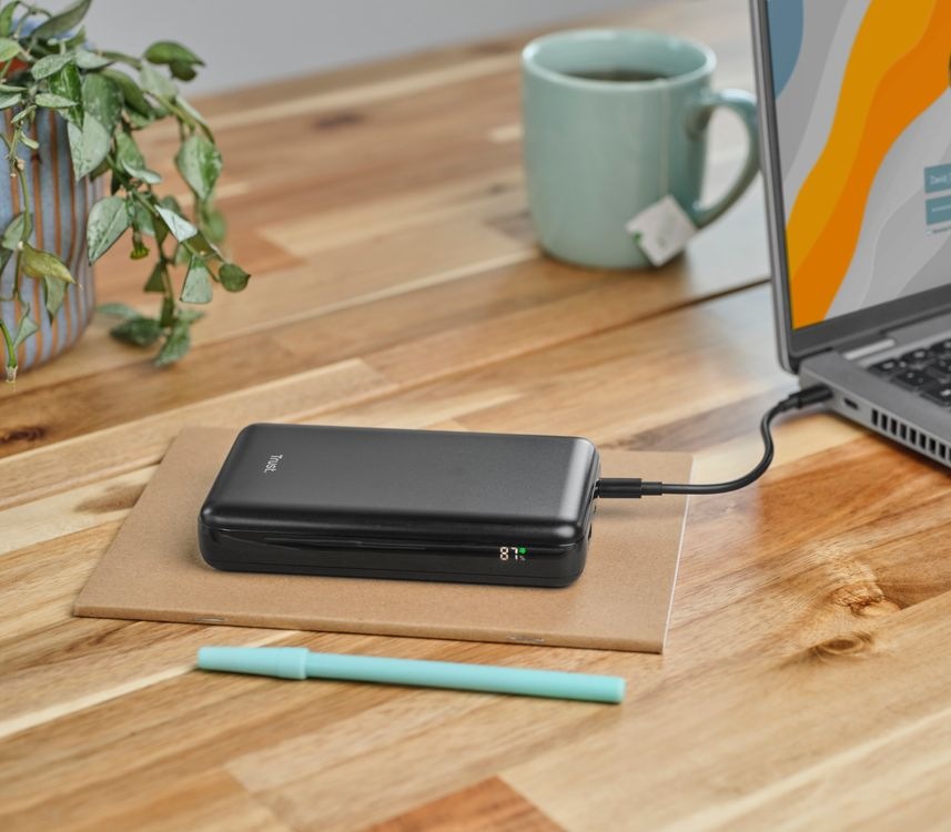 Powerbank Trust Laro 100W čierny