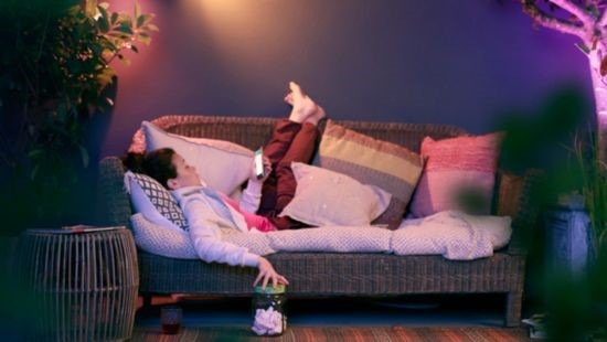 Nástenné svietidlo Philips Hue Welcome White čierne