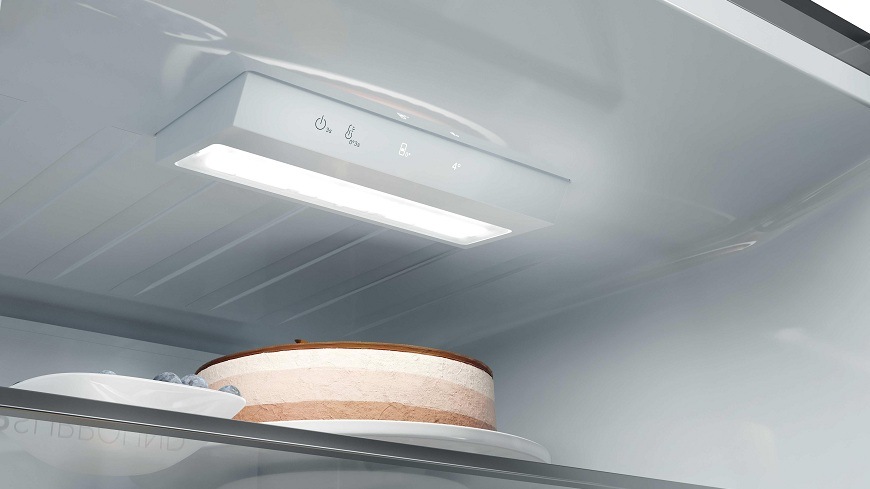 detail ľad osvetlenie a dotykového displeja chladničky haier HTR3618CNMG