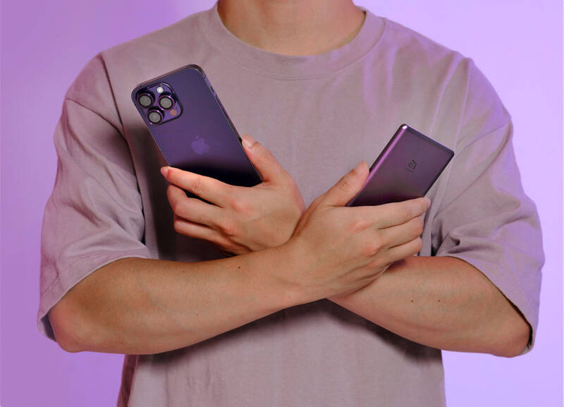 Powerbank ADAM Elements GRAVITY C5 5000 mAh fialová Powerbank ADAM Elements GRAVITY C5 5000 mAh fialová