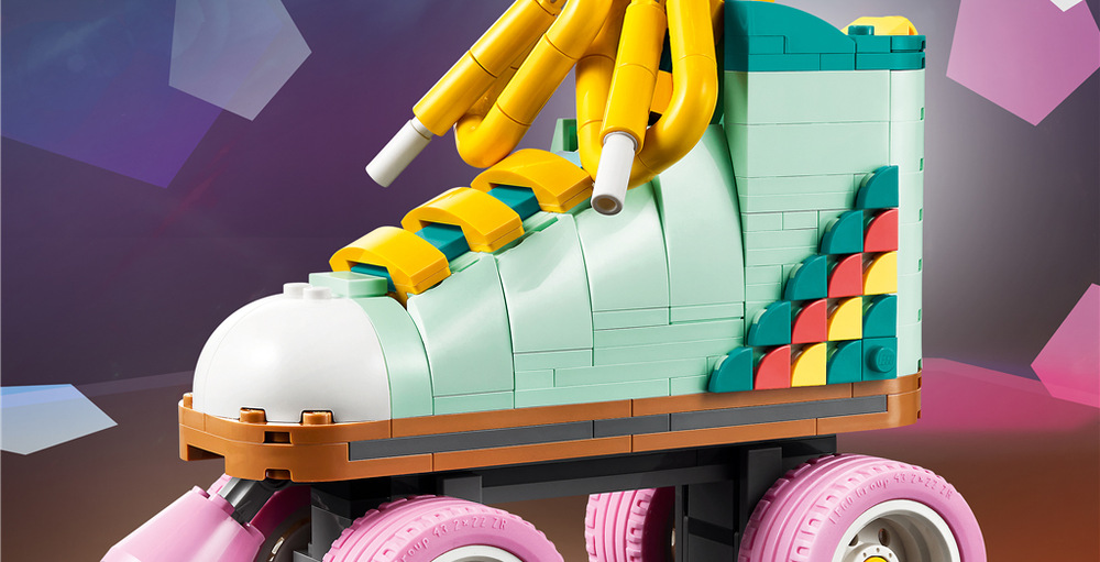 Stavebnica LEGO® Creator 3 v 1 31148 Retro kolieskové korčule Tretí variant v podobe kazeťáka rozširuje retro tému a ponúka ďalší spôsob stavania, hrania aj vystavenia.
