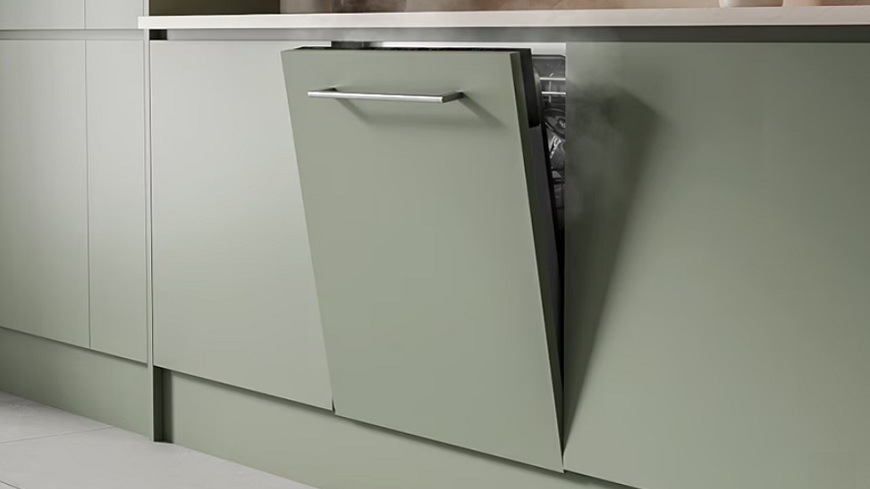 para uniká z pootvorenej umývačky Samsung DW70H73WCI0U1