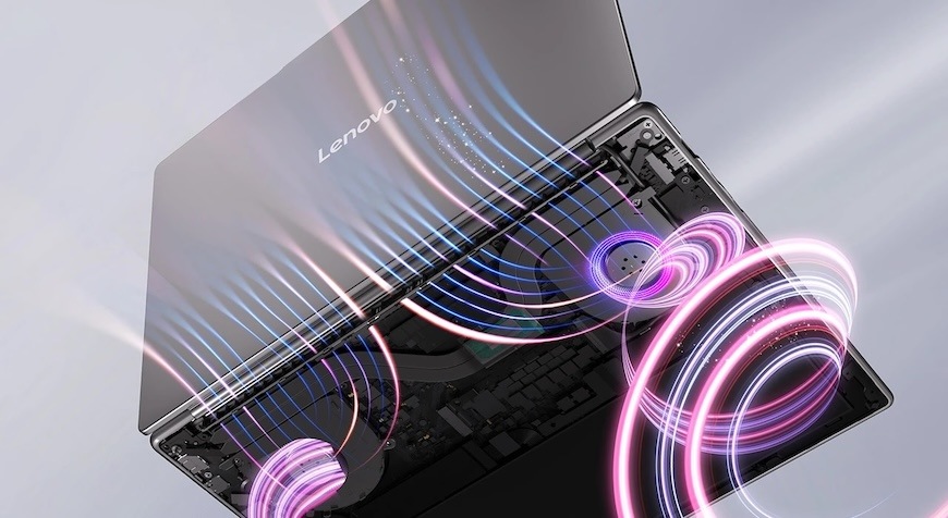 Súčasťou notebooku od Lenovo sú štyri vstavané reproduktory ponúkajúce široký frekvenčný rozsah od 108 Hz do 20 kHz.