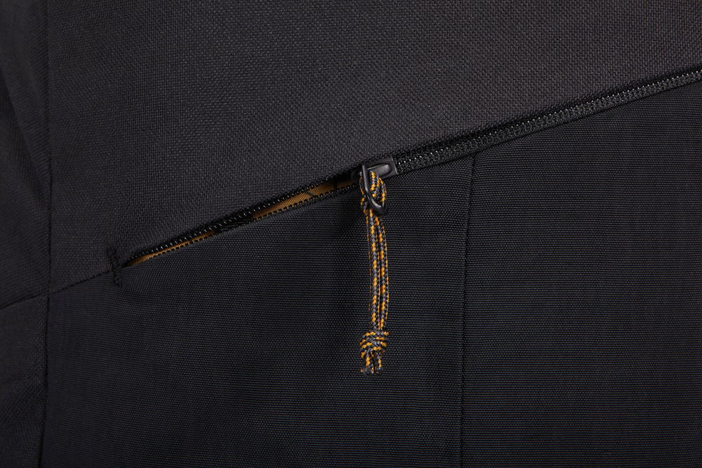 Batoh na notebook THULE Exeo 28 l čierny Detail batohu THULE Exeo 28 l - čierny odkazujúci na odolnosť materiálnu a kvalitu.