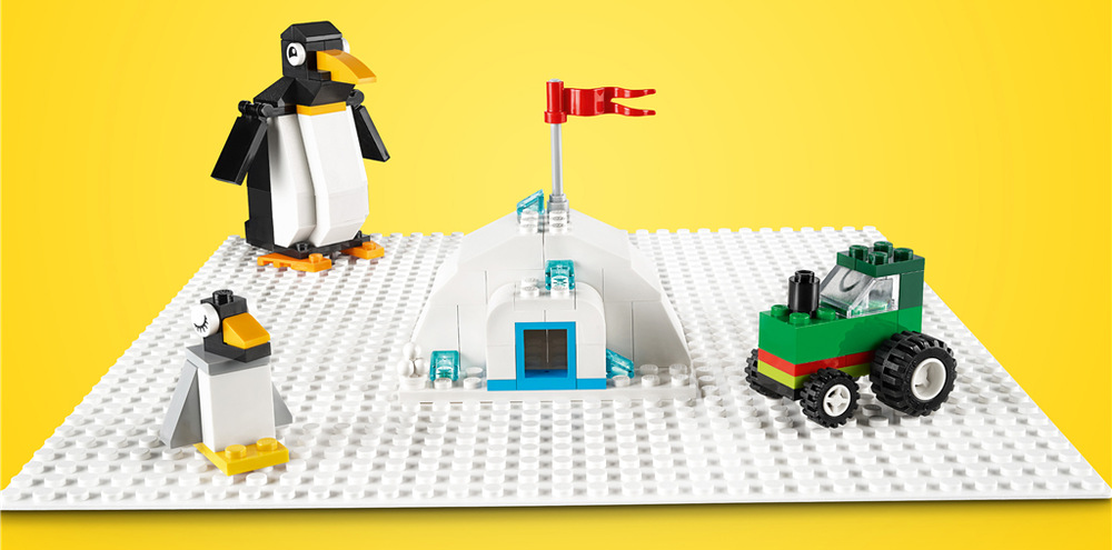 Stavebnica LEGO® Classic 11026 Biela podložka na stavanie Jednoduché použitie bez návodu dáva priestor začiatočníkom aj skúsenejším staviteľom pre vlastné kreatívne projekty.