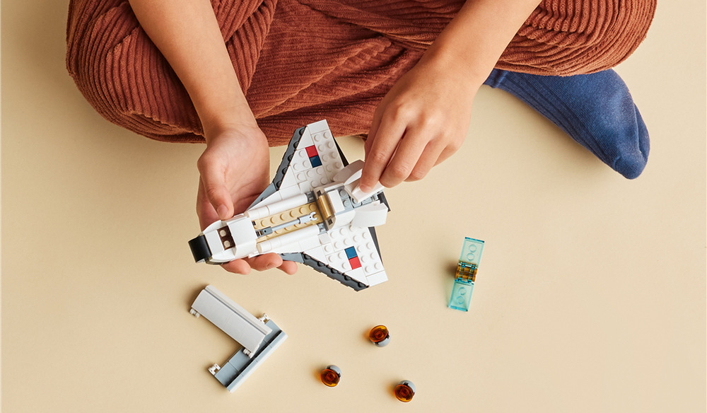 Stavebnica LEGO® Creator 3 v 1 31134 Raketoplán Kompaktný raketoplán meria 6×12×16 cm, takže si deti môžu vesmírne dobrodružstvo vziať na cesty.