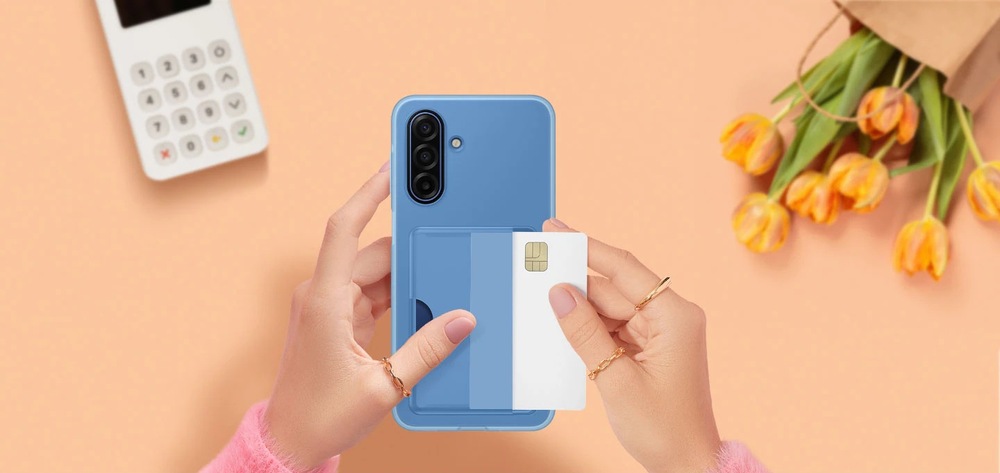 Kryt na mobil Samsung Card Slot na Samsung Galaxy A17/A17 5G modrý Kryt na mobil Samsung Card Slot pre Samsung Galaxy A17/A175G - modrý - ruky vkladajúce kartu do priehradky na kryte telefónu