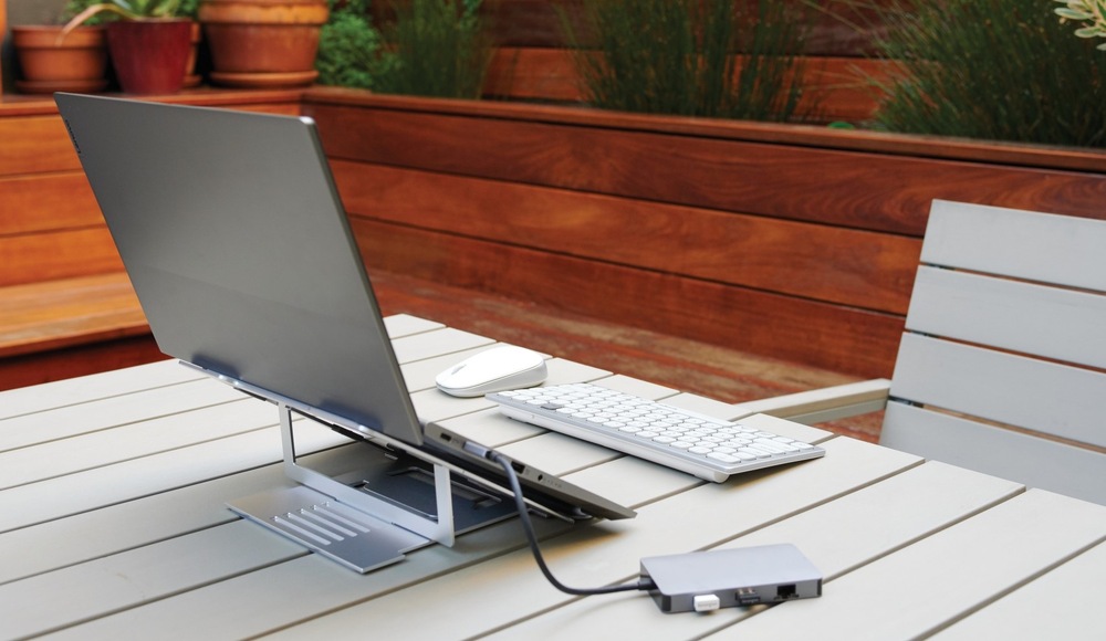Stojanček KENSINGTON Easy Riser™ Aluminium na notebook a tablet strieborná Stojanček KENSINGTON Easy Riser™ Aluminium na notebook a tablet strieborná