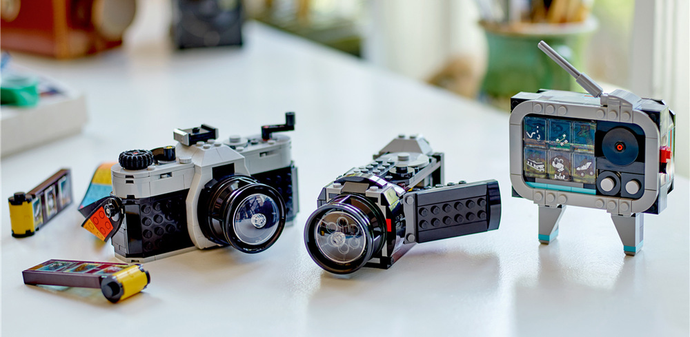 Stavebnica LEGO® Creator 3 v 1 31147 Retro fotoaparát Tri modely podporujú kreatívne hranie a aplikácia LEGO Builder uľahčuje ich stavanie pomocou interaktívneho 3D návodu.