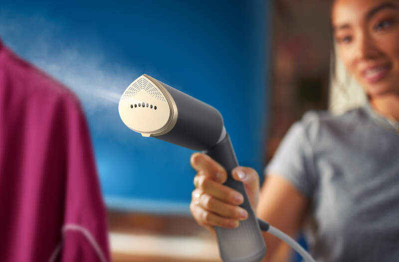Ručný naparovač odevov Philips Series 5000 STH5030/80 sivý