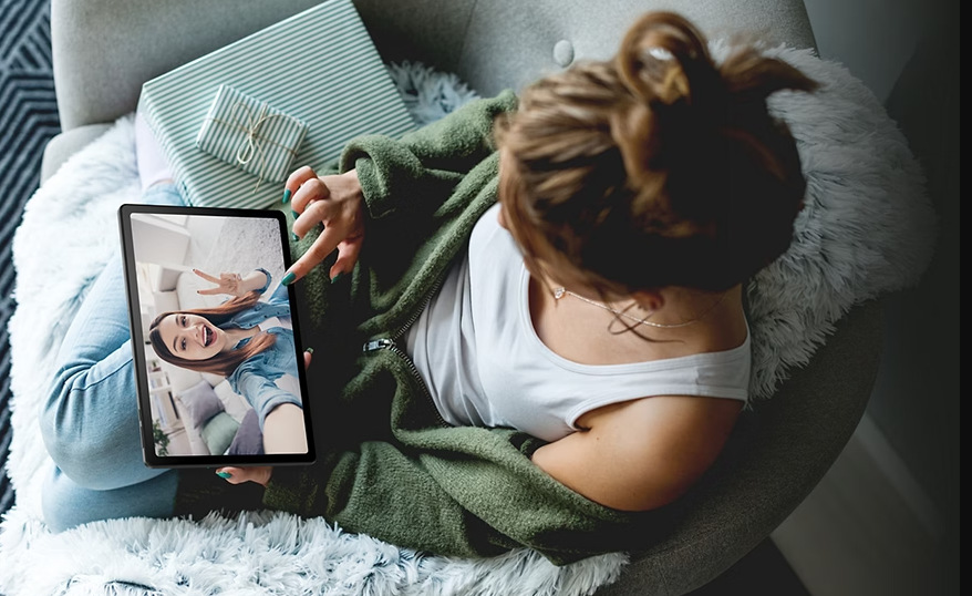 Acer Iconia Duo D12 ponúka jeden fotoaparát vzadu a jeden vpredu