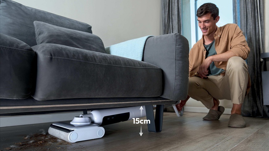 Tyčový vysávač Hoover HW400 011 biely sklopený vysávač Hoover HW400 011 upratuje nečistoty pod pohovkou