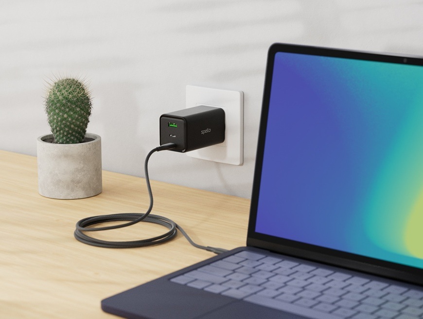 Sieťový adaptér Spello by Epico ForceBoost GaN SA100b 100W čierny Napájací adaptér Spello by Epico dobíja notebook v čiernom prevedení.