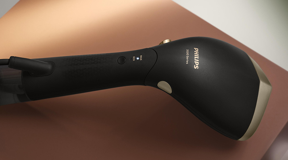 Ručný naparovač odevov Philips 7000 Series STH7060/80 čierny