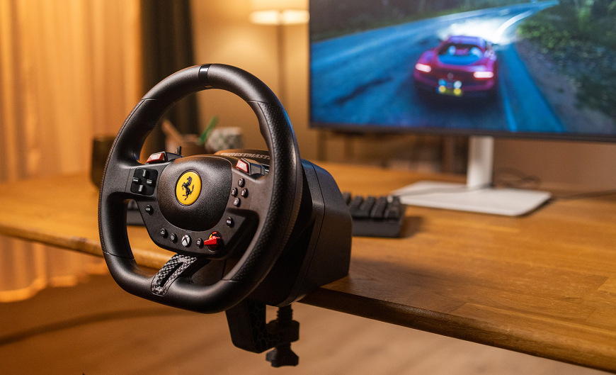 Volant Thrustmaster T98, Ferrari 296 edice - XBOX, PC + Game Pass Ultimate na 1 mesiac zdarma čierny