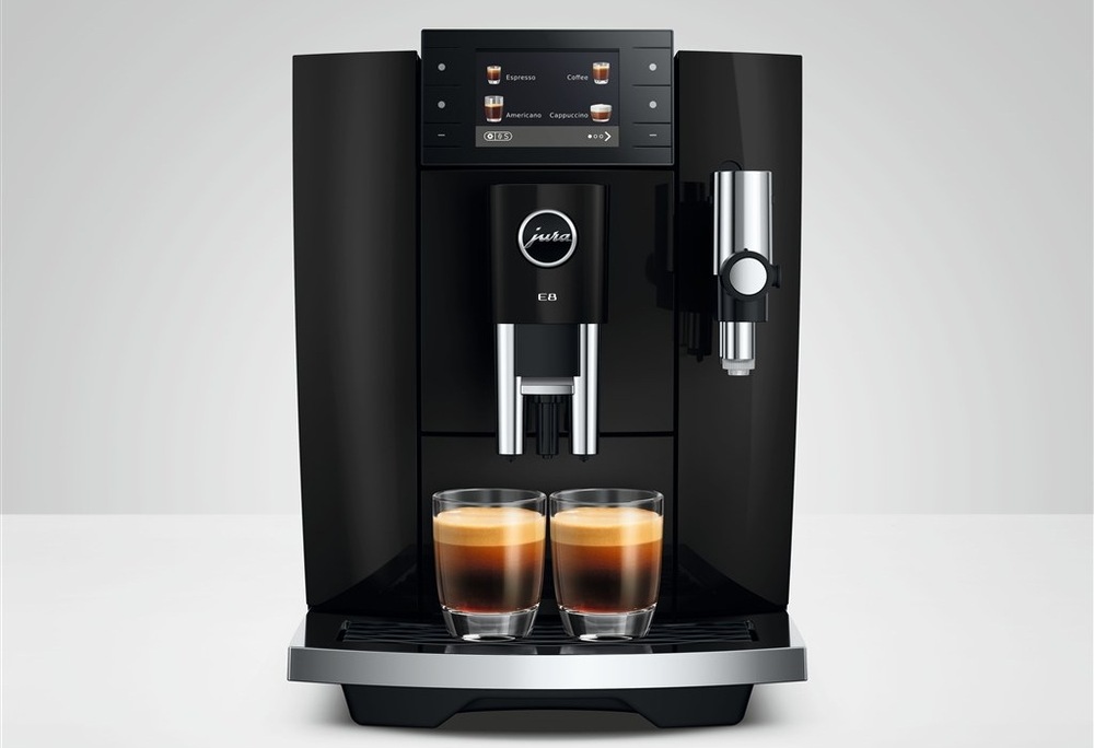 Automatický kávovar Jura E8 Piano White (modelový rok 2026) biely Automatický kávovar Jura E8 Piano Black chystrá dve šálky kávy zároveň