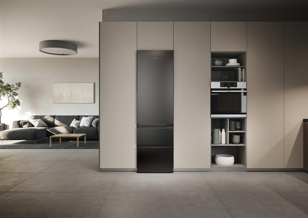 Chladnička komb. Haier HTR3620CNMP lifestylový obrázok v interiéri kuchyne