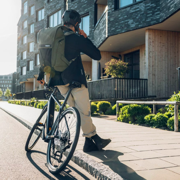 Batoh na notebook THULE Paramount Commuter 20 l - čierny