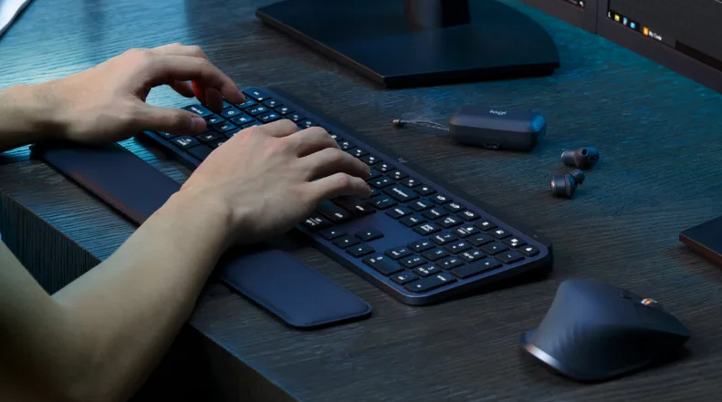 Klávesnica s myšou Logitech MX Keys S Combo, US layout - grafitová grafitová farba Klávesnica s myšou Logitech MX Keys S Combo, US layout - grafitová grafitová farba