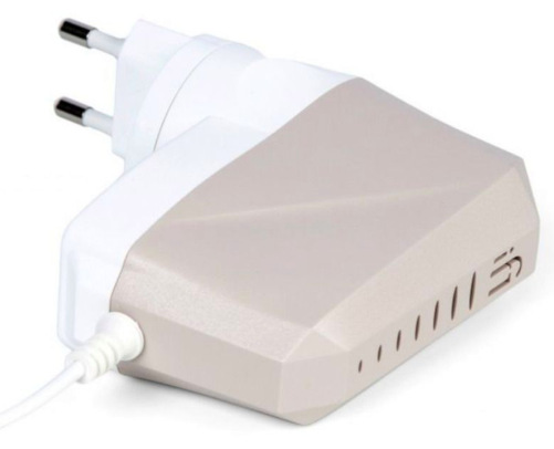 Sieťový adaptér SilentPower iPower X 12V biely Detail tela napájacieho adaptéra iFi SilentPower iPower X 12V s ventilačnými otvormi
