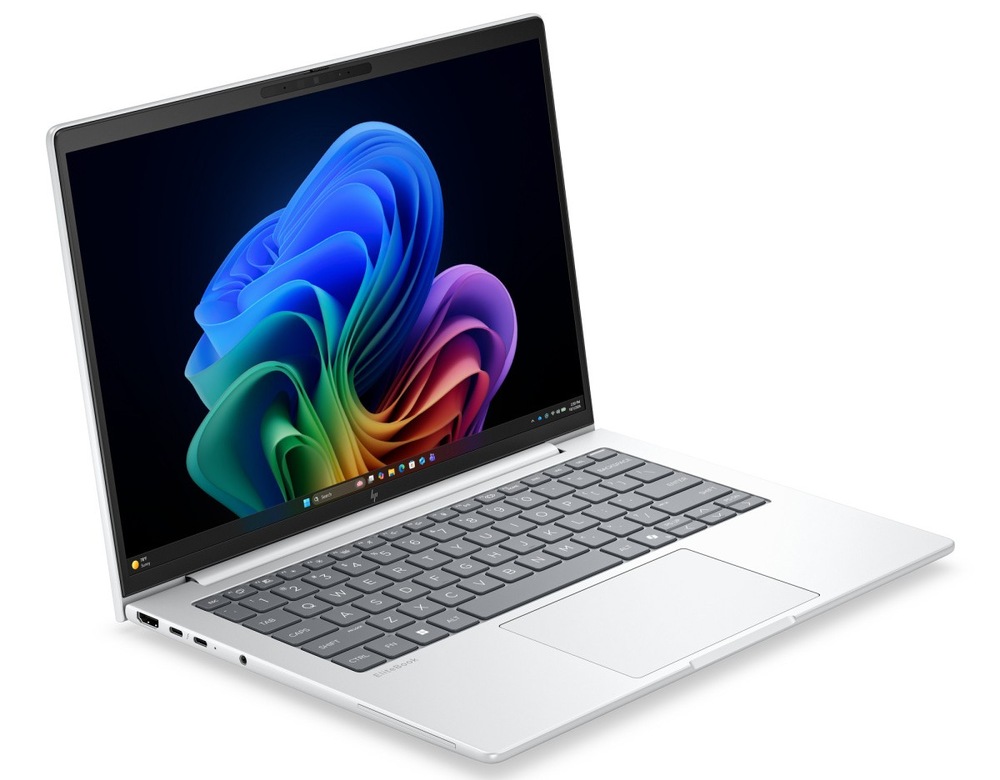 Otvorený a zapnutý notebook HP Elitebook 8 G2a 14" otočený doprava