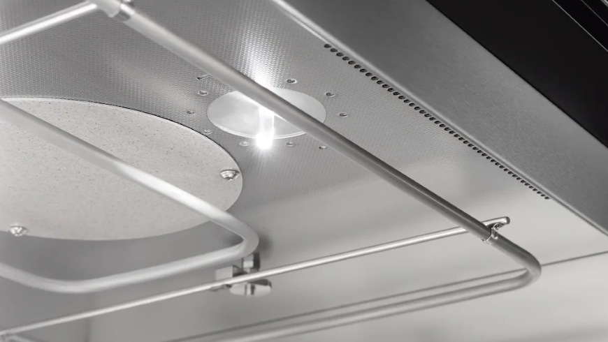 Rúra Miele H 7440 BM béžová Pohľad na LED osvietenie vo vnútri rúry Miele H 7440 BM