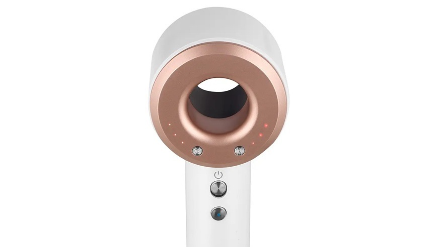 Fén Sencor SHD 8900RS biely Detail fénu Sencor SHD 8900RS s kruhovým výstupom vzduchu, ovládacími tlačidlami a LED indikáciou nastavenia.