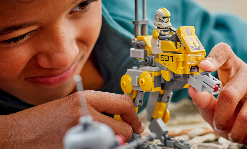 Stavebnica LEGO® Star Wars™ 75431 Bitevní balíček klonovaných vojáků z 327. hvězdného sboru Stavebnica LEGO Star Wars prináša štyri klonované vojakov a tri super bojové droidy pre akčné súboje