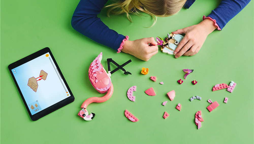 Stavebnica LEGO® Creator 3 v 1 31170 Divoké zvieratá: Ružový plameniak Stavanie s 288 dielikmi podporuje sústredenie a priestorovú predstavivosť, pričom pomáha aplikácia LEGO Builder.