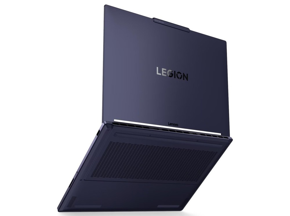 Otvorený herný notebook Lenovo Legion 7 16AGP11 zozadu