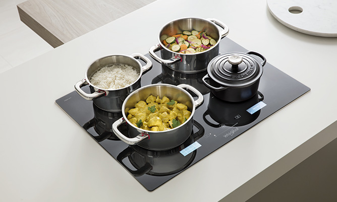 Indukčná varná doska Whirlpool W Collection SMO 658C/BT/IXL čierna