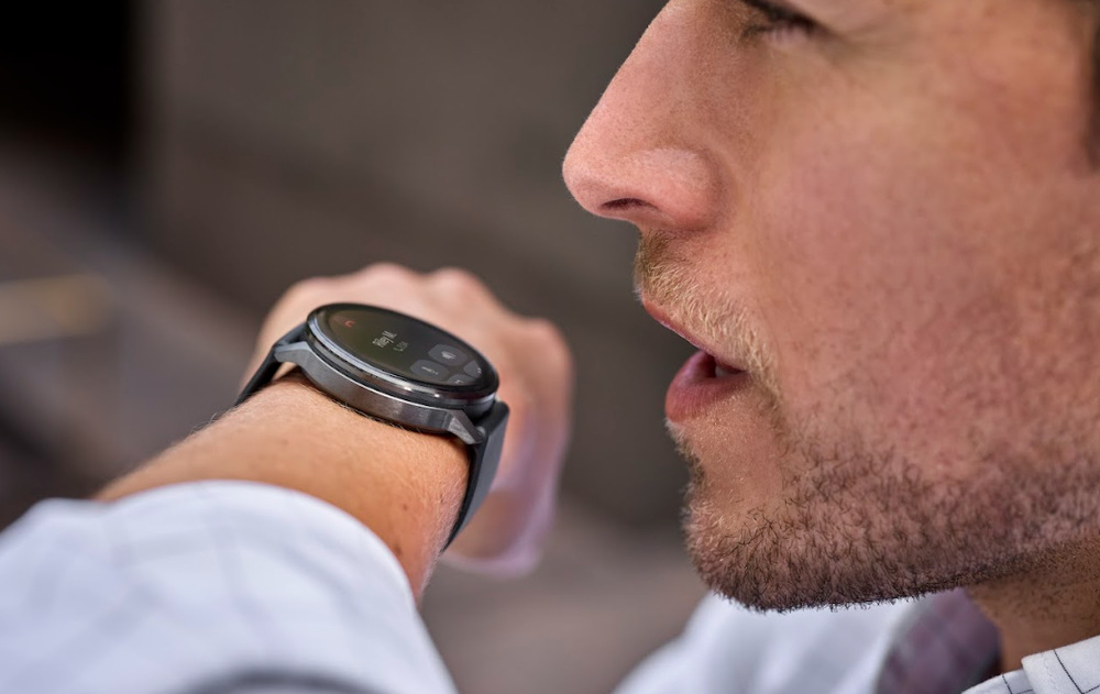 Inteligentné hodinky Garmin Venu 4 - 45 mm strieborné/sivé